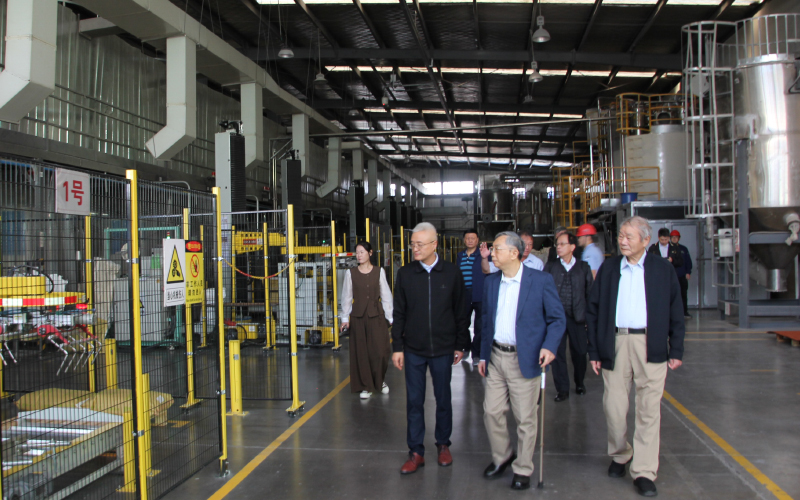 奇美實業許春華董事長參觀車間