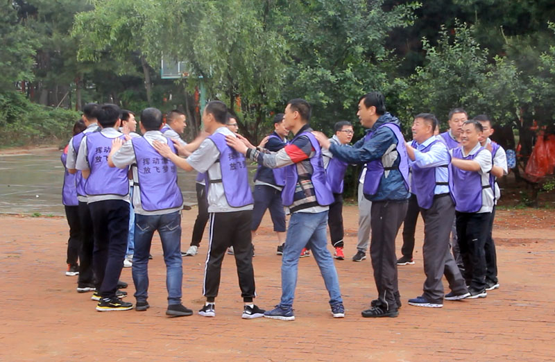 熱烈祝賀青島中新華美塑料有限公司2019年度戶外拓展訓練圓滿成功--激情節(jié)拍