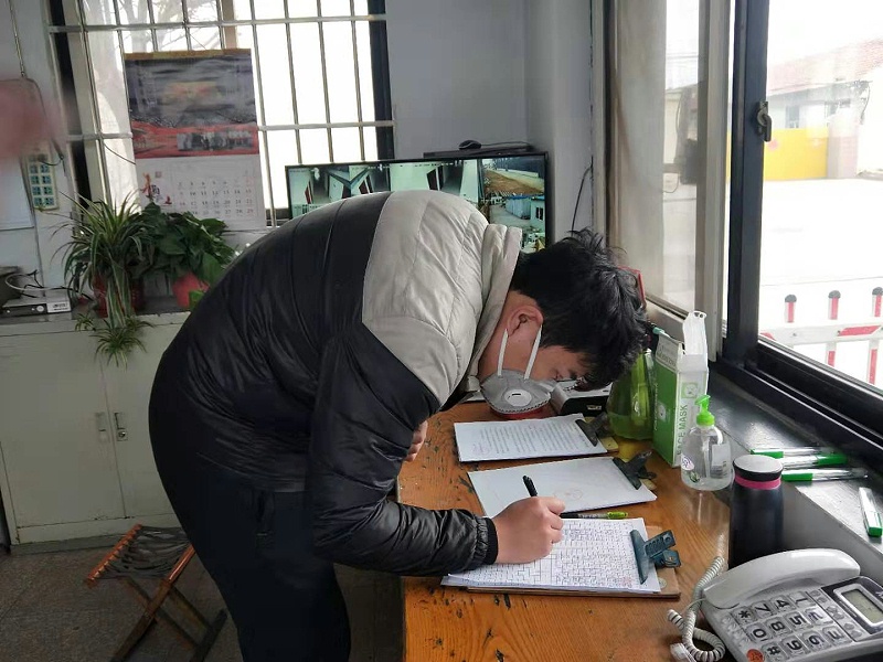 進入公司人員要測量體溫、記錄表格