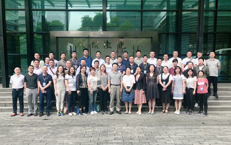 青島市城陽區2019年高新技術企業創新能力素質提升培訓班學員在大族激光合影念